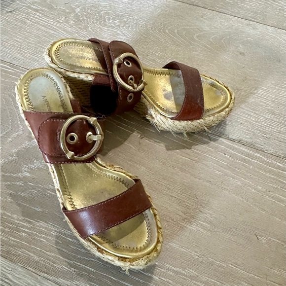 ANTONIO MELANI size 8 leather Wedge Heels - Picture 3 of 3